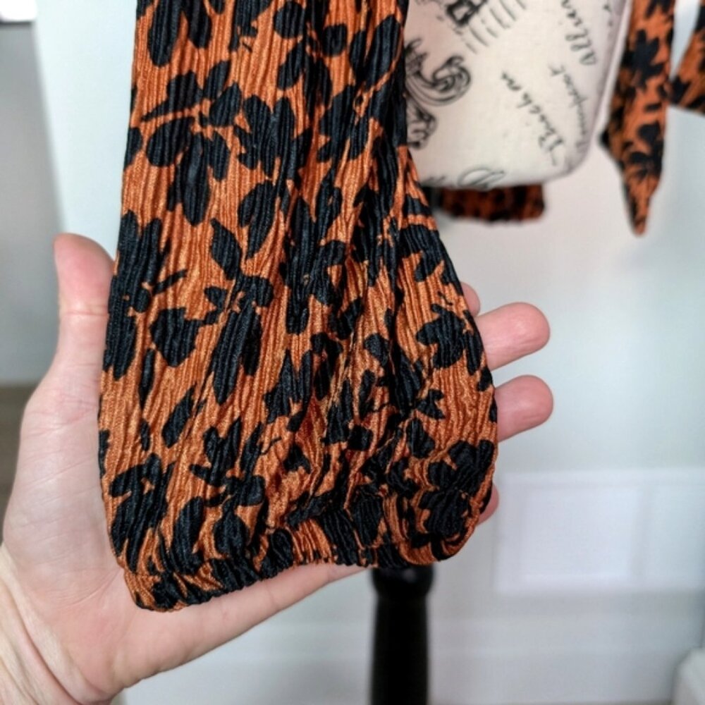 AMUSE SOCIETY | Women's Sienna Tied to You Floral Long Sleeved Tie Up Blouse - Picture 7 of 8